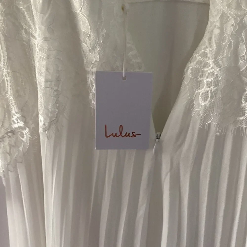 Lulus  Wedding Dress/Gown - Picture 6 of 8